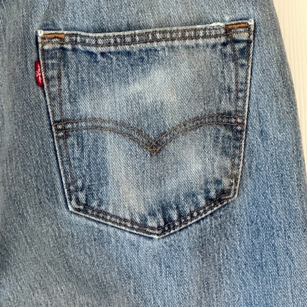 Vintage Levi's 501 Jeans W34 L30 Button Front Distressed Well Worn Light Wash‎